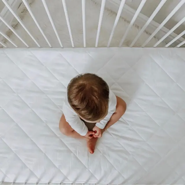 Just a tiny human in their cozy little world 🍼🧸⁠
⁠
📸: Jennifer Ryan⁠
⁠
#BreathableSleep #CoolComfort #BabyEssentials #ModernNursery #SleepSafeBaby #CribGoals #BabySleepSolutions #NewParentMustHaves #NurseryStyle #SealyBaby #ParentingMadeSimple #SafeSleepMatters